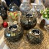 Trio de porte-bougies en mosaïque dorée et noire